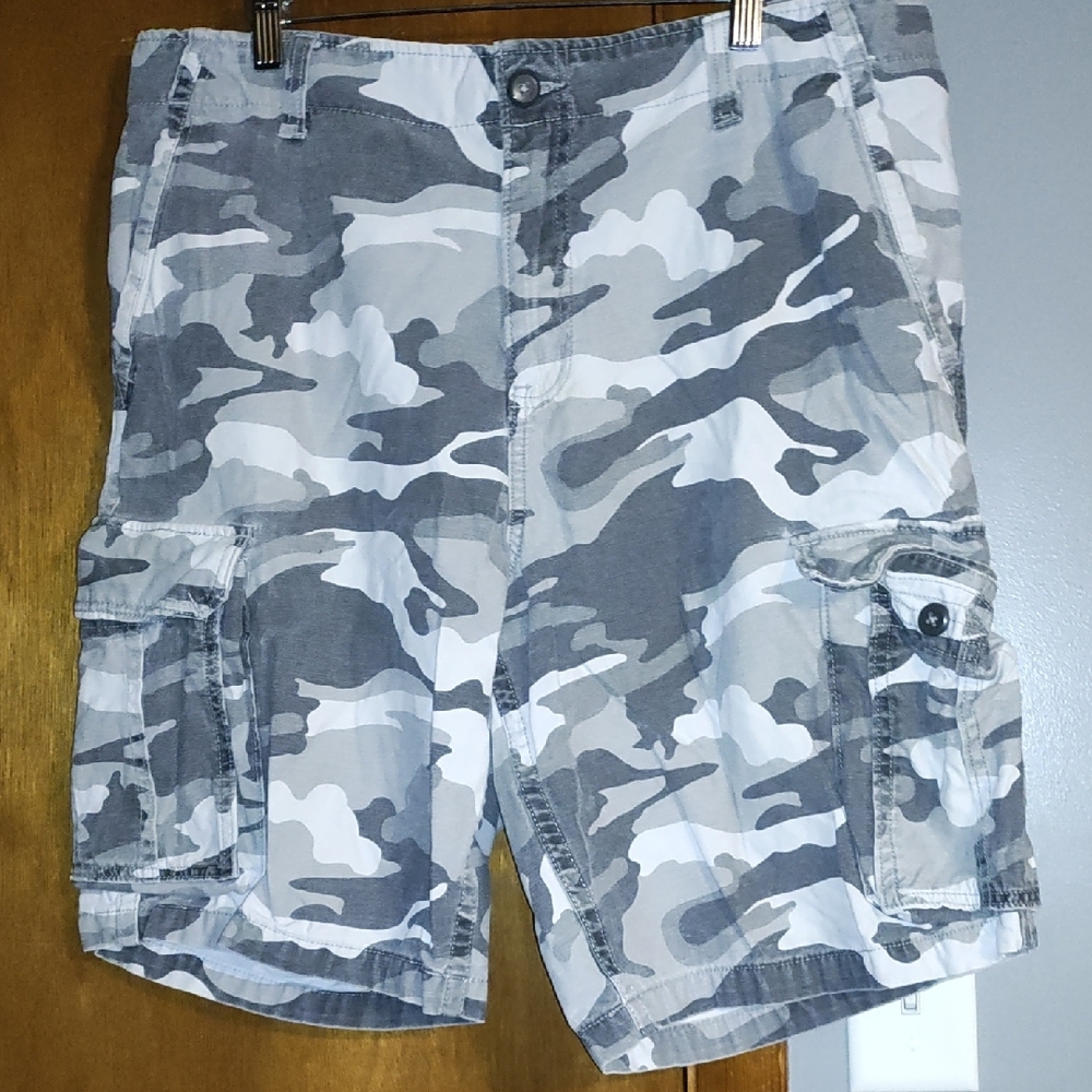 Faded Glory Gray Cargo Shorts Winter Camouflage